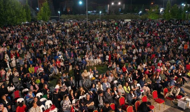 Balıkesir'de Gençlik Festivali konserleri büyük ilgi gördü