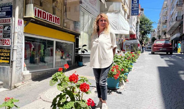 Bandırma'da kadın eli değen sokak çiçek açtı