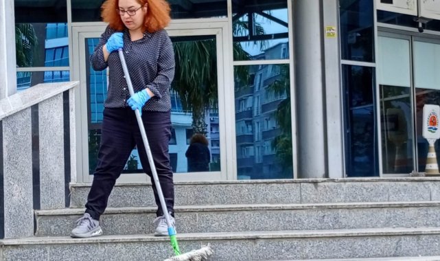 Basın biriminden temizliğe gönderilen gazeteci, mücadelesine destek istedi