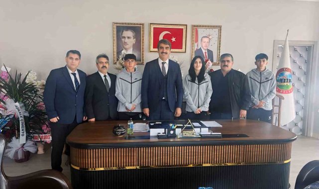 Başkan Polat'tan atletizm takımına ödül