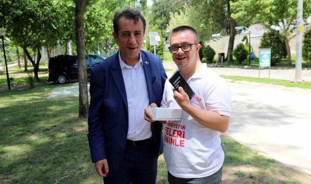 Başkan Yetişkin, Down Sendromlu Ozan'ın kalbine dokundu