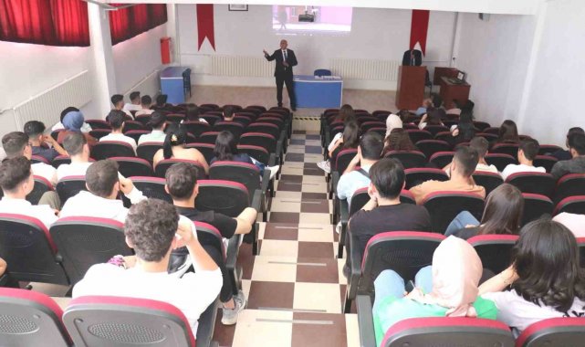 Belediye Başkanı Demirtaş, Hisarcık MYO'da kariyer dersinin konuğu oldu