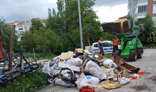 Belediye ekipleri müstakil evden 5 kamyon çöp çıkarttı