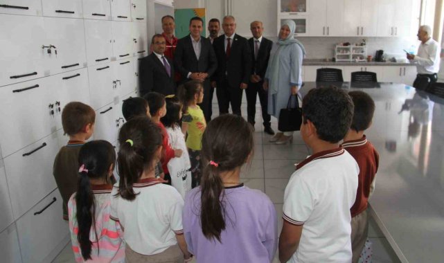 Beyşehir'de ihtiyaç sahibi öğrencilere kıyafet yardımı