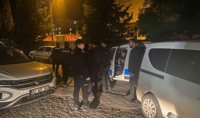 Binaların merdiven boşluğuna atılan maytaplar ekipleri harekete geçirdi