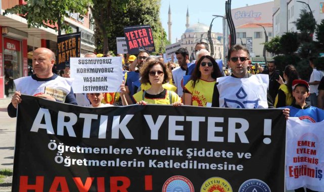 Bolu'da yüzlerce öğretmen, öldürülen meslektaşı için yürüyüş yaptı