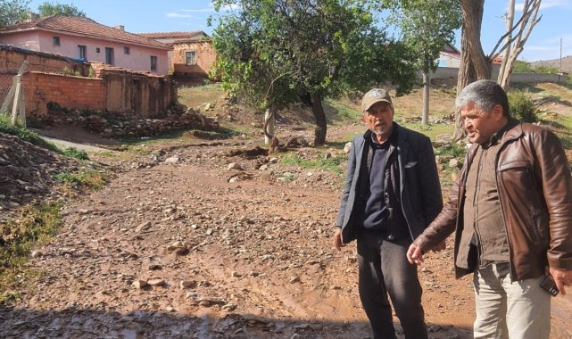 Bolvadin'de sağanak yağış hayatı olumsuz etkiledi