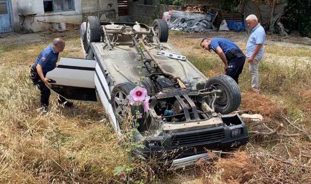 Boş araziye devrilip ters dönen otomobilde yaralı aradılar