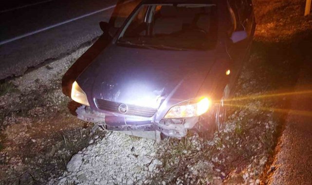 Burdur'da kontrolden çıkan otomobil refüje düştü: 2 yaralı