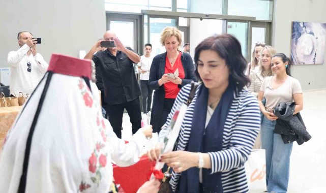 Büyükelçilerin eşleri Kırşehir'de tarihi mekanları gezdi