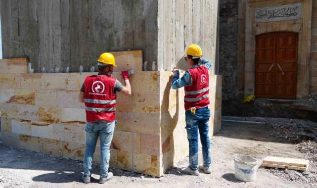 Cedidiye Cami meydanla bütünleşiyor