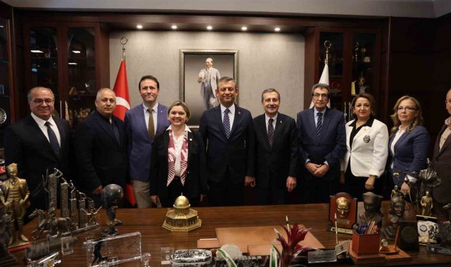 CHP Genel Başkanı Özel, Eskişehir'de merkez belediyeleri ziyaret etti