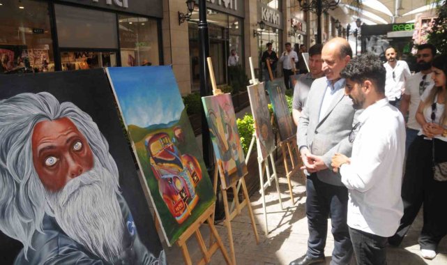 Cizre'de öğretmenlerin karma resim sergisine ilgi