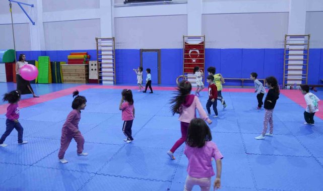 Çocuklar jimnastik ile tanışıyor