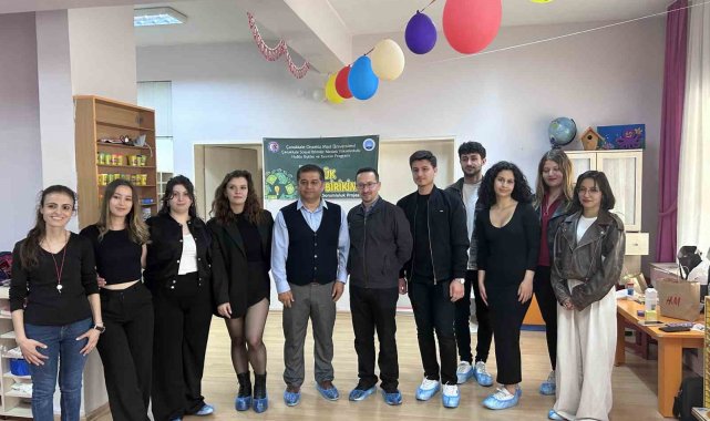 ÇOMÜ'lü öğrenciler, anaokullu miniklere hem hasarrufu hem geri dönüşümü anlattı
