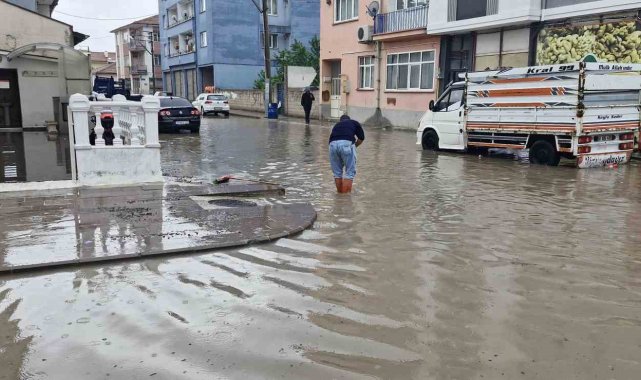 Çorum'da sağanak hayatı olumsuz etkiledi