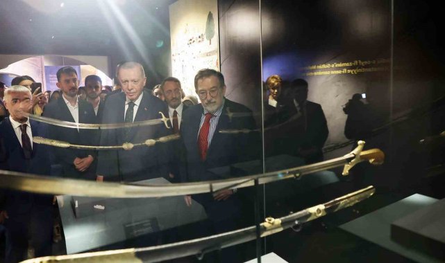 Cumhurbaşkanı Erdoğan, Fatih Sultan Mehmet Sergisi'ni ziyaret etti