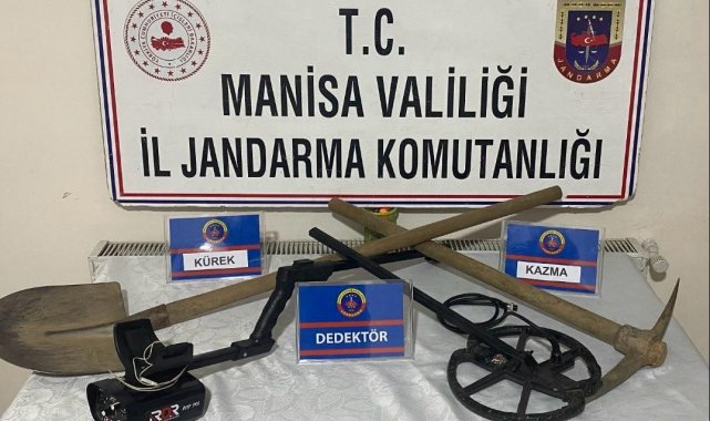 Defineciler suçüstü yakalandı