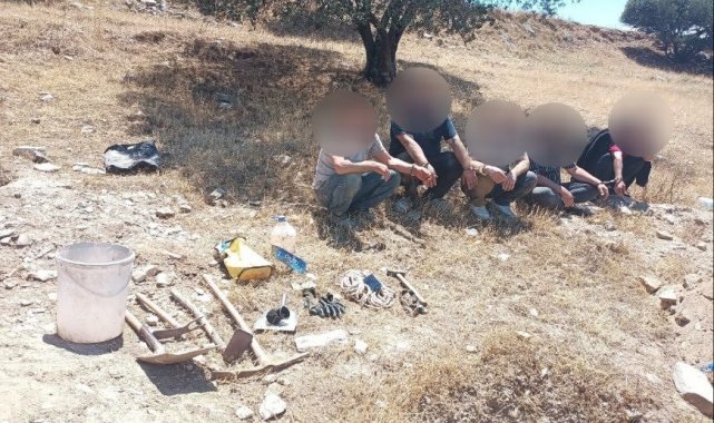 Definecileri kazdıkları çukurdan jandarma tek tek çıkardı