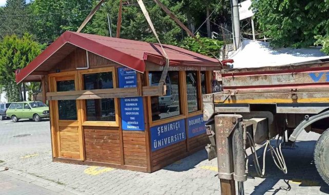 Devrek'te yaya yoluna yapılan dolmuş durağı kaldırıldı