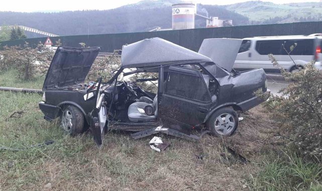 Direğe çarpan otomobil hurdaya döndü, sürücü ağır yaralandı