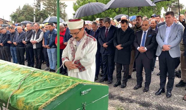 Diyaliz tedavisinin ardından rahatsızlanarak sevk edildiği Antalya'da hayatını kaybeden ikinci hasta da toprağa verildi