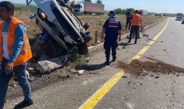 Diyarbakır'da iki otomobil kafa kafaya çarpıştı: 3 yaralı
