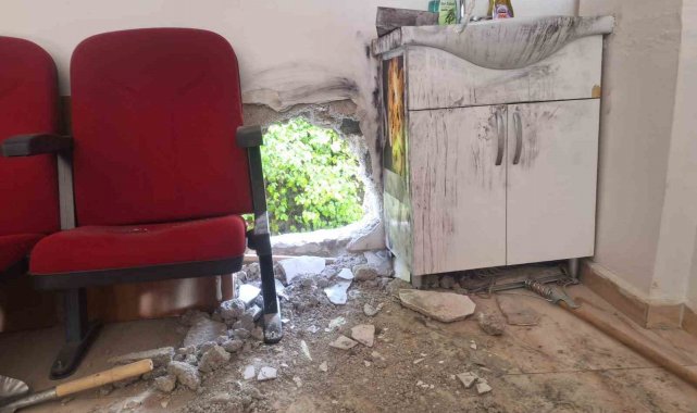Duvarı delip kuyumcudan 3 milyona yakın altın ve ziynet eşyası çaldılar