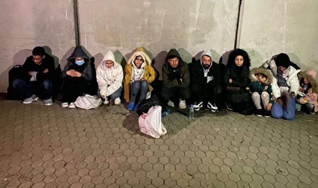 Edirne'de 21 kaçak göçmen ve 2 organizatör yakalandı