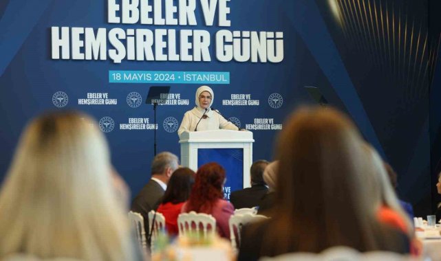 Emine Erdoğan ve Bakan Koca, Ebeler ve Hemşireler Günü'nde düzenlenen programa katıldı