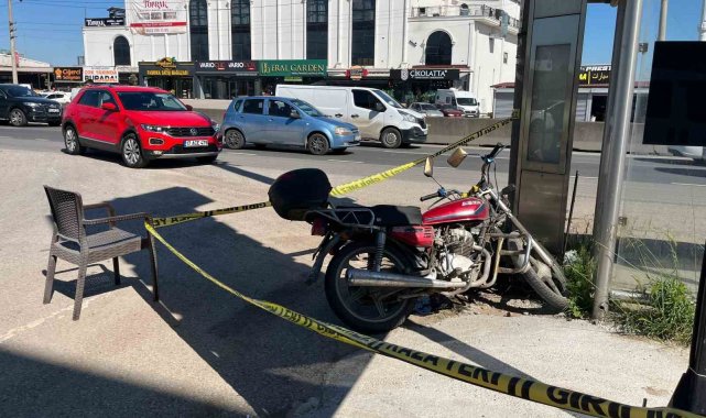 Emniyet şeridinde ilerleyen motosiklet ciple çarpıştı: 1'i ağır 2 yaralı