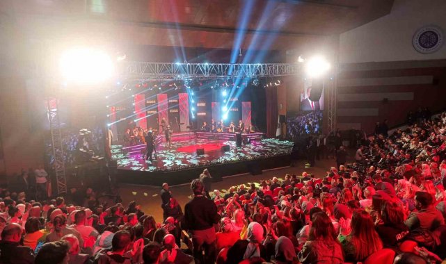 Erzurum'da 'TRT Sanatçıları Şehir Konserleri' programına yoğun ilgi