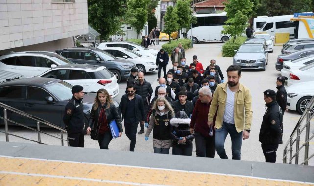Eskişehir merkezli fuhuş operasyonunda yakalanan şüphelilerden 4'ü tutuklandı