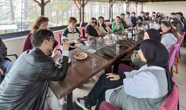 Ferizli MYO öğrencileri mobil fotoğrafçılık sergisine hazır