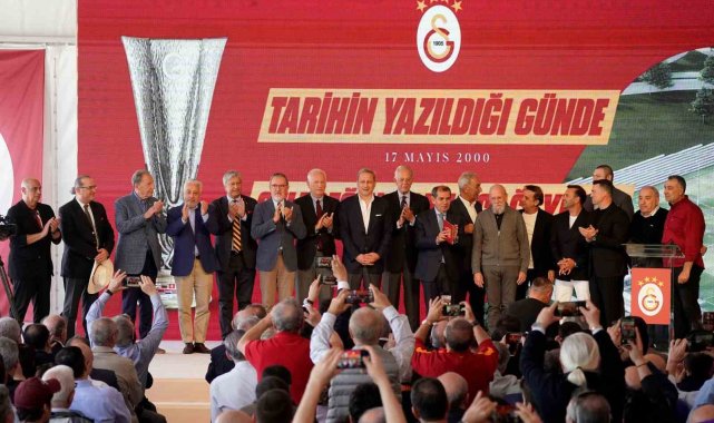 Galatasaray camiası, UEFA Kupası'nın yıl dönümünde Kemerburgaz Metin Oktay Tesisleri'nde buluştu