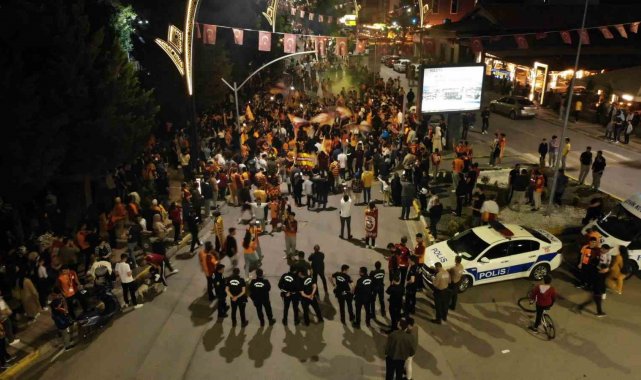 Galatasaray'ın 24. şampiyonluğu Aksaray'da coşkuyla kutlandı