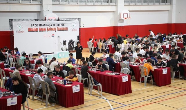 Gaziosmanpaşalı öğrenciler satranç turnuvasında kozlarını paylaştı
