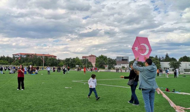 Gediz'de uçurtma şenliği