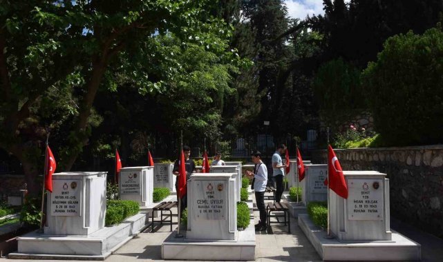 Gençlerden şehitlere vefa