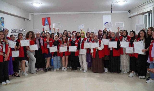 Gönüllü gençler Manisa'da gönüllerde taht kurdu