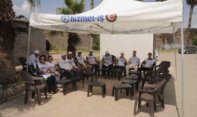 HAK-İŞ Sendikası Cizre Belediyesi'nin işten çıkardığı işçiler için belediye önünde çadır nöbeti başlattı