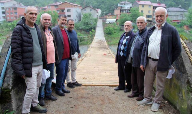 Harşit Çayının ayırdığı köyleri asma ahşap köprü birleştiriyor