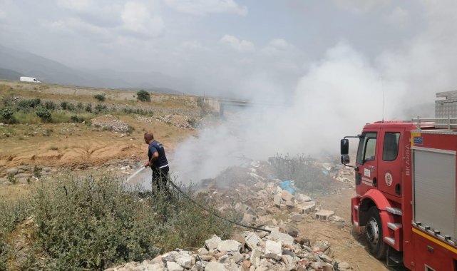 Hassa'da çöplük alanda yangın çıktı