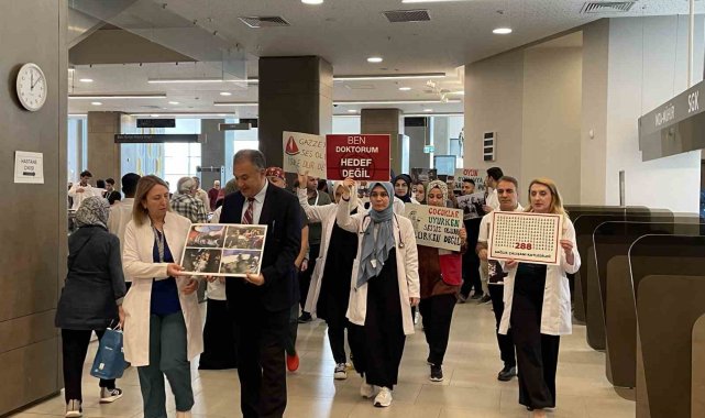 Hastane koridorlarında sessiz yürüyüş ile Gazze'deki katliama dikkat çekildi