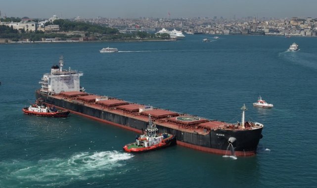 Haydarpaşa'da karaya oturan gemiyi kurtarma çalışmaları başladı