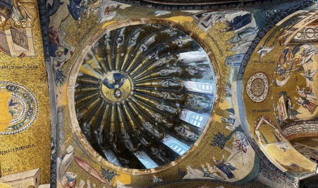 İbadete açılan Kariye Camii'ne yerli ve yabancı turistler akın etti