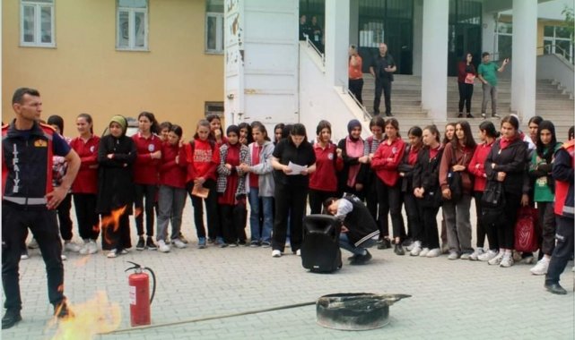 Iğdır'da lise öğrencilerine yangın tatbikatı eğitimi