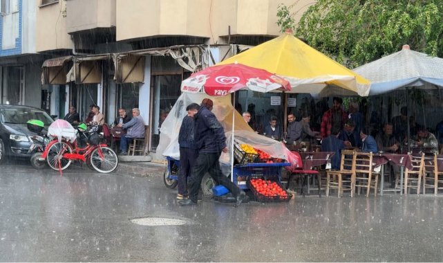 Iğdır'da yağan yağış sonrası vatandaşlar kaçacak yer aradı