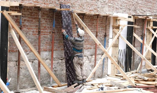 İnşaat ve temizlik işçileri 1 Mayıs'ı çalışarak geçirdi