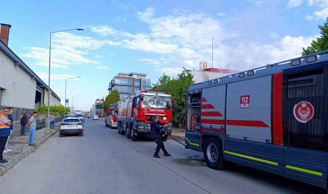 İzmir'de tekstil fabrikasındaki yangın söndürüldü
